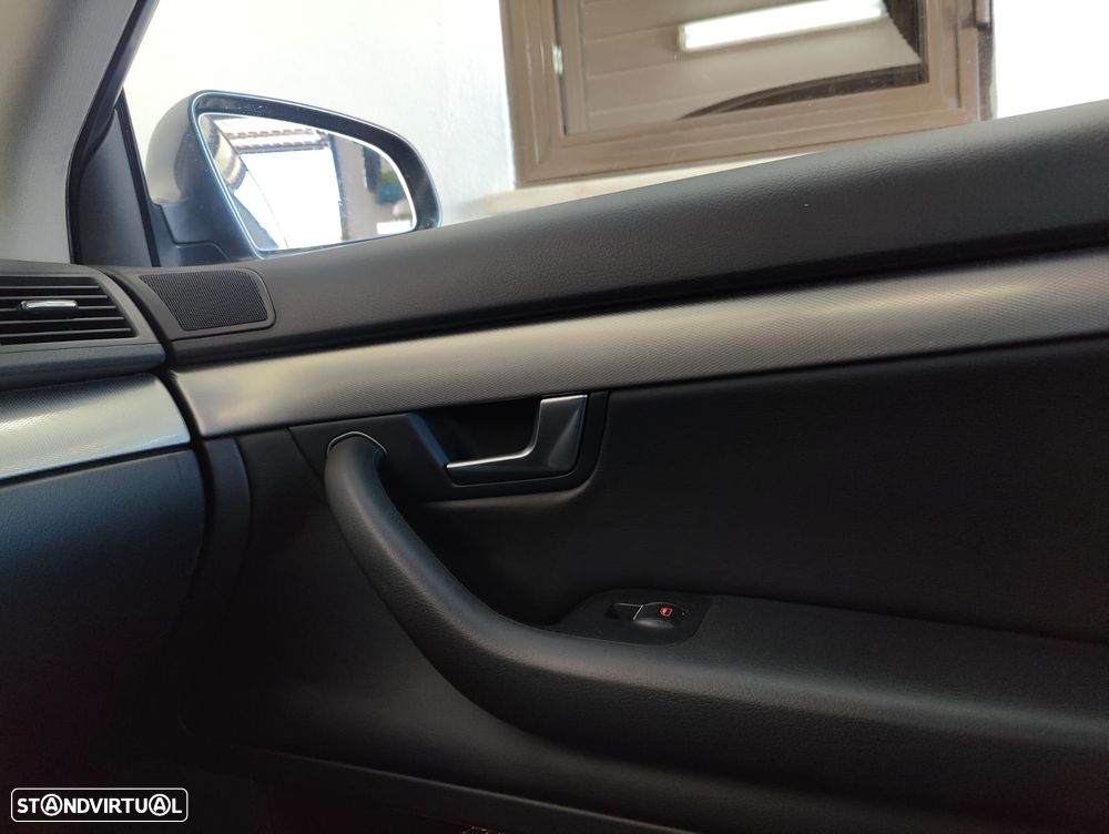 Audi A4 2.5 TDI quattro - 31