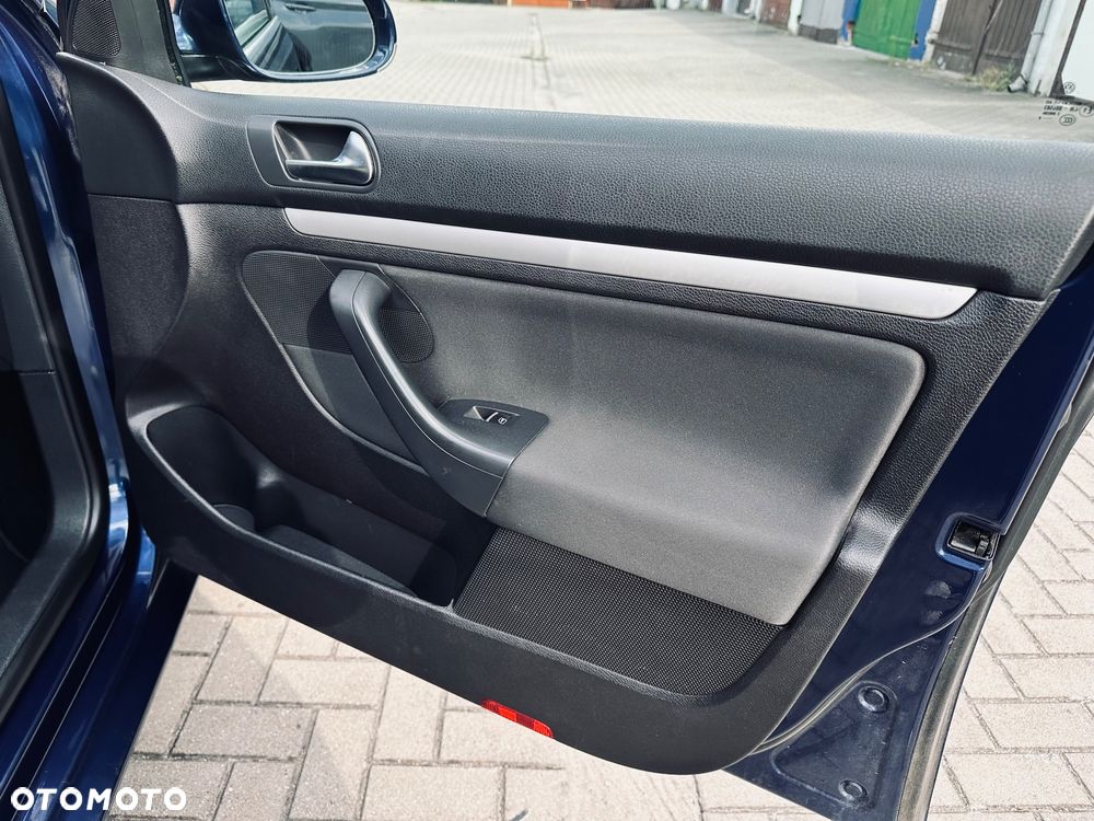 Volkswagen Golf 1.6 TDI DPF Highline - 25