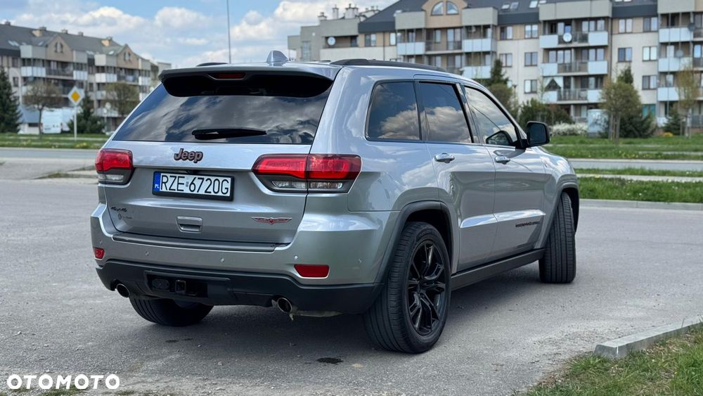 Jeep Grand Cherokee - 14