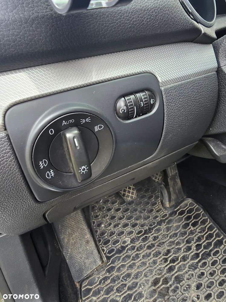 Volkswagen Golf 1.6 TDI DPF MATCH - 19
