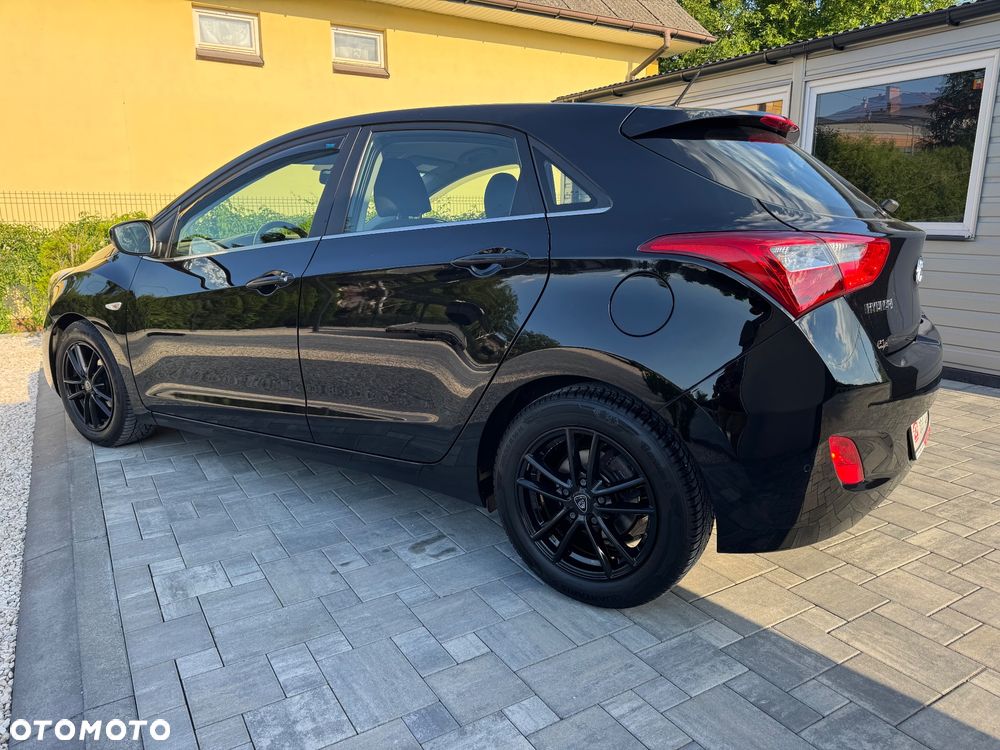 Hyundai i30 blue 1.4 Trend - 11