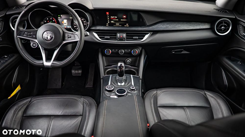 Alfa Romeo Stelvio - 11