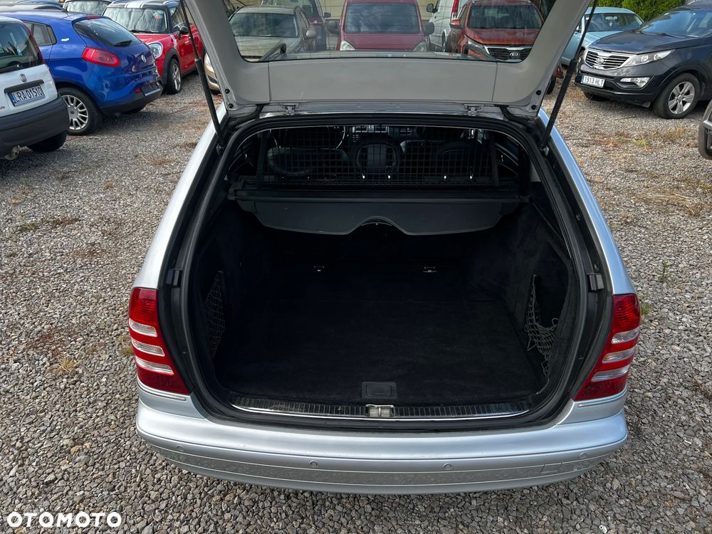 Mercedes-Benz Klasa C 220 CDI Automatik Avantgarde Sport Edition - 29