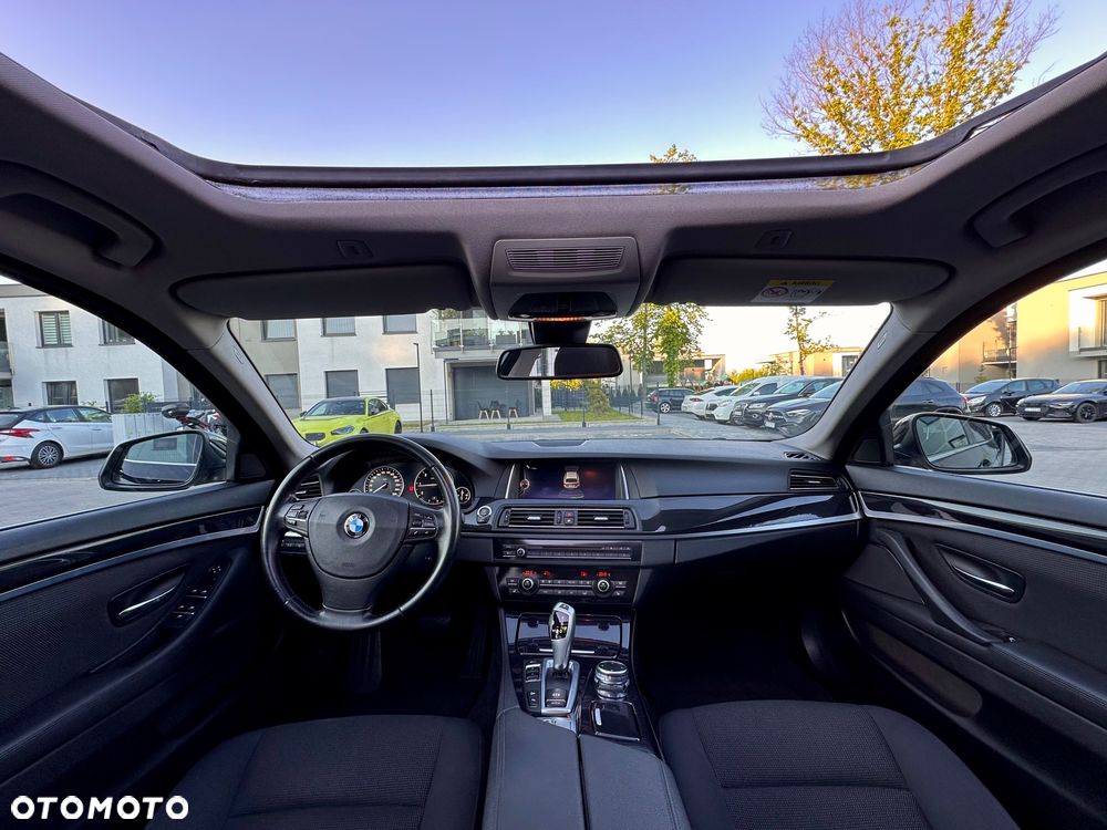 BMW Seria 5 525d xDrive Sport-Aut - 22