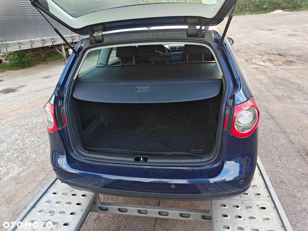 Volkswagen Passat 1.6 FSI Comfortline - 10