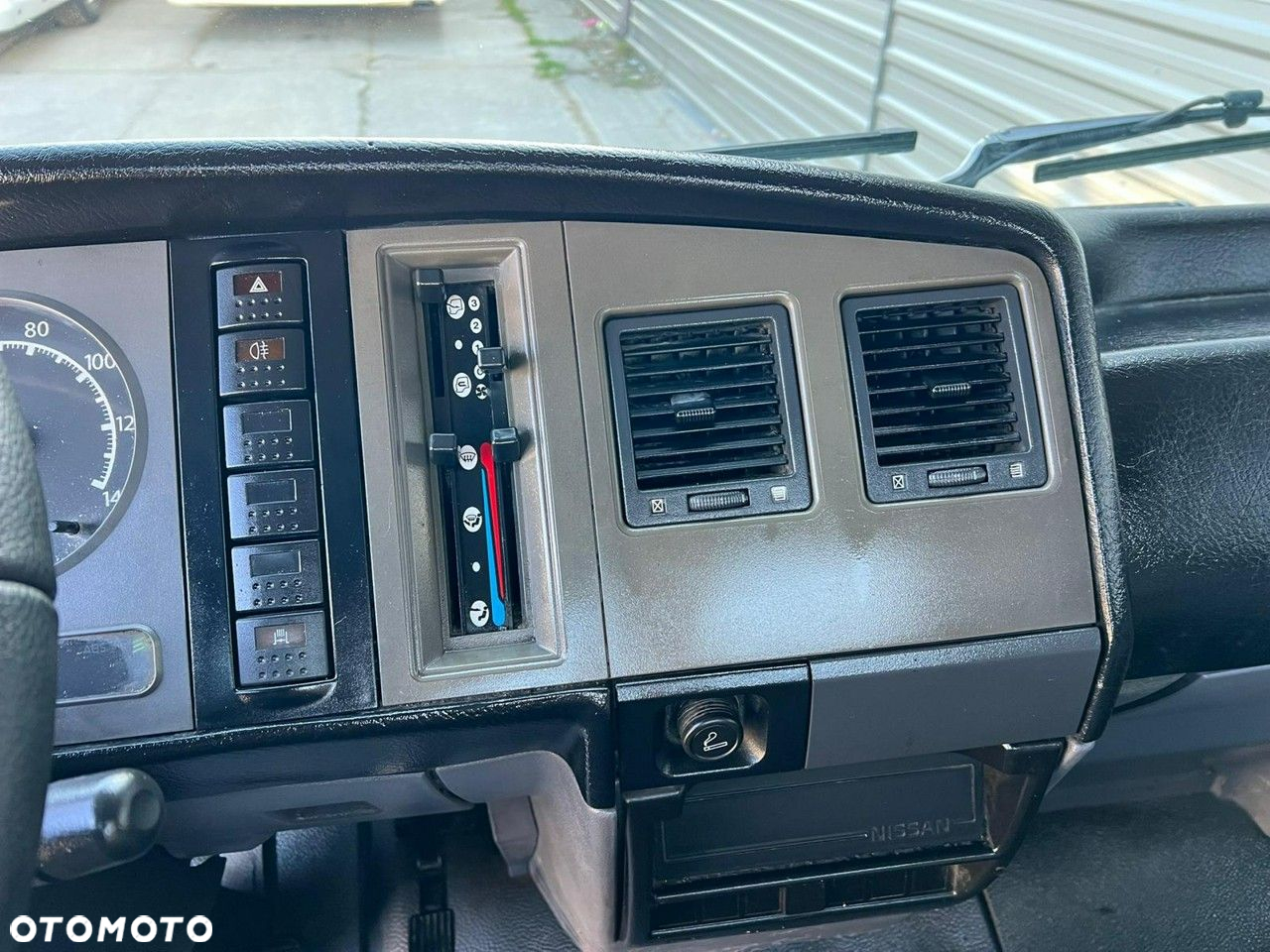 Nissan Atleon - 37