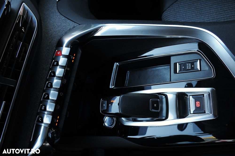 Peugeot 3008 BlueHDi 130 Stop & Start EAT8 Allure Pack - 28