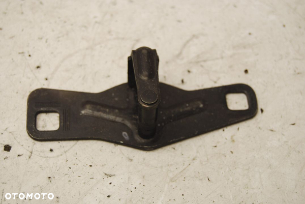 RYGIEL ZAMEK KLAPY BAGAŻNIKA 4F5827507B AUDI A4 B7 SEDAN A6 C6 SEDAN