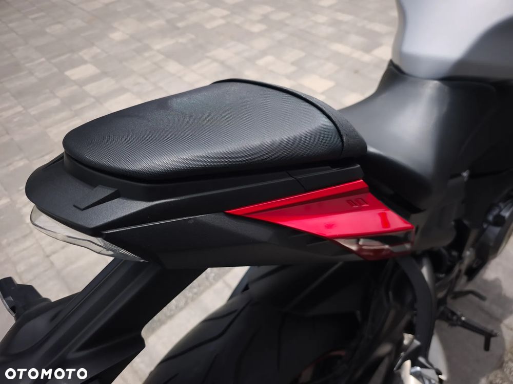 Suzuki GSX - 24