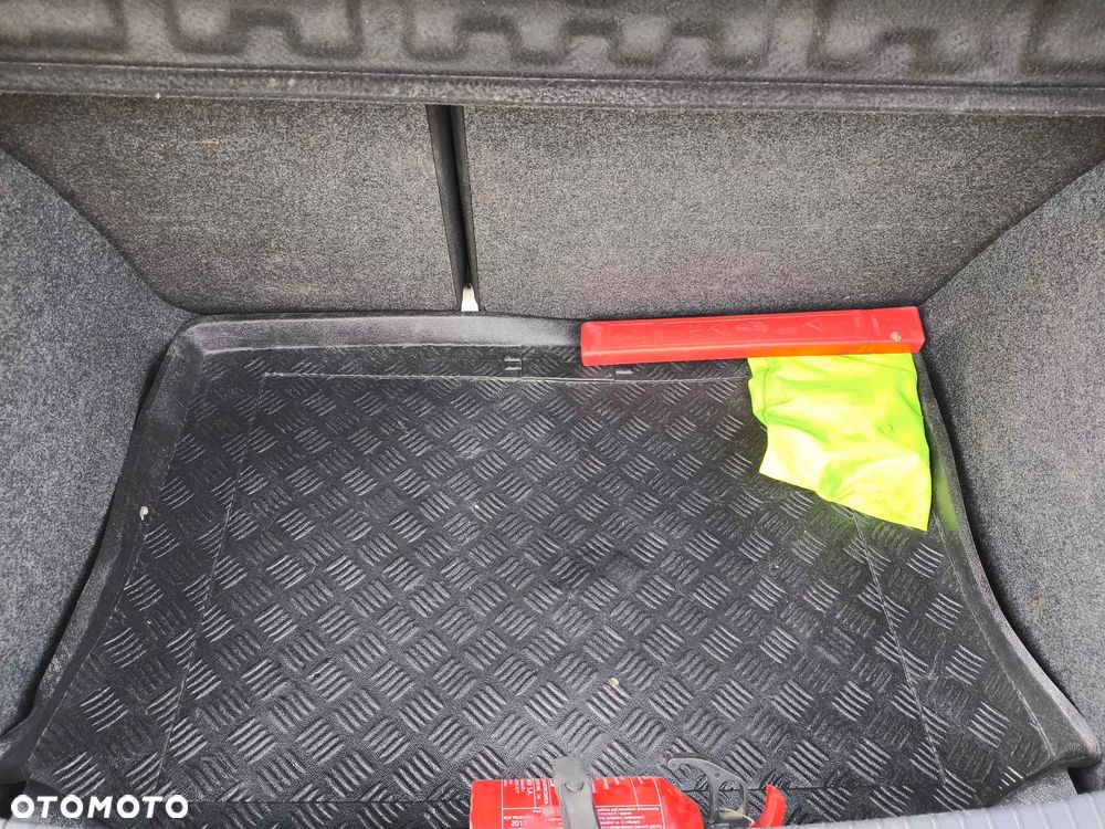 Seat Ibiza SC 1.4 16V Reference - 21