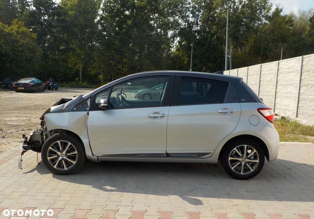 Toyota Yaris - 10