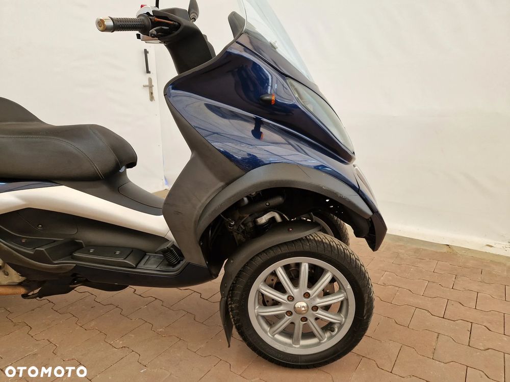 Piaggio MP-3 - 16