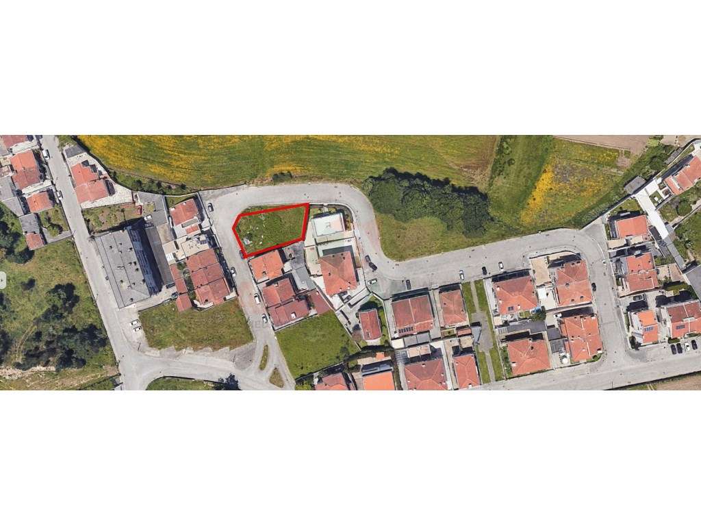 Terreno de Gaveto com 418m2 próximo do Estádio do Nogueirense - Grande imagem: 2/2