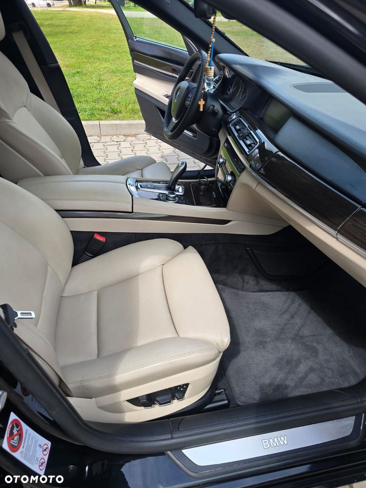 BMW Seria 7 740d - 13