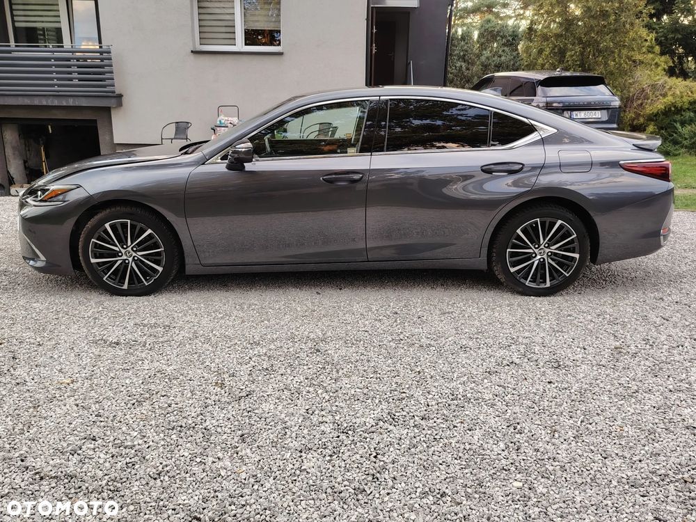 Lexus ES 300h Business Edition - 9