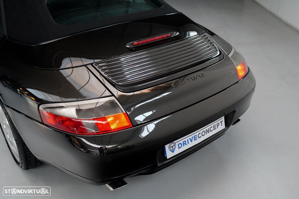 Porsche 911 (996) Carrera Cabrio - 28