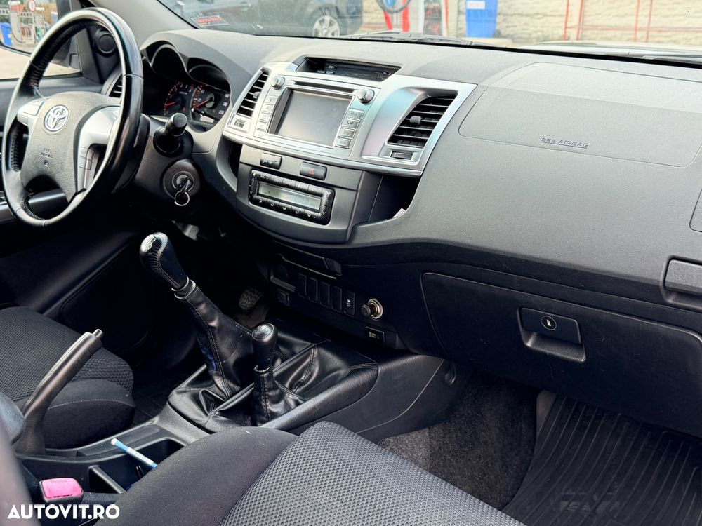 Toyota Hilux 4x4 Cabina Dubla Style - 12