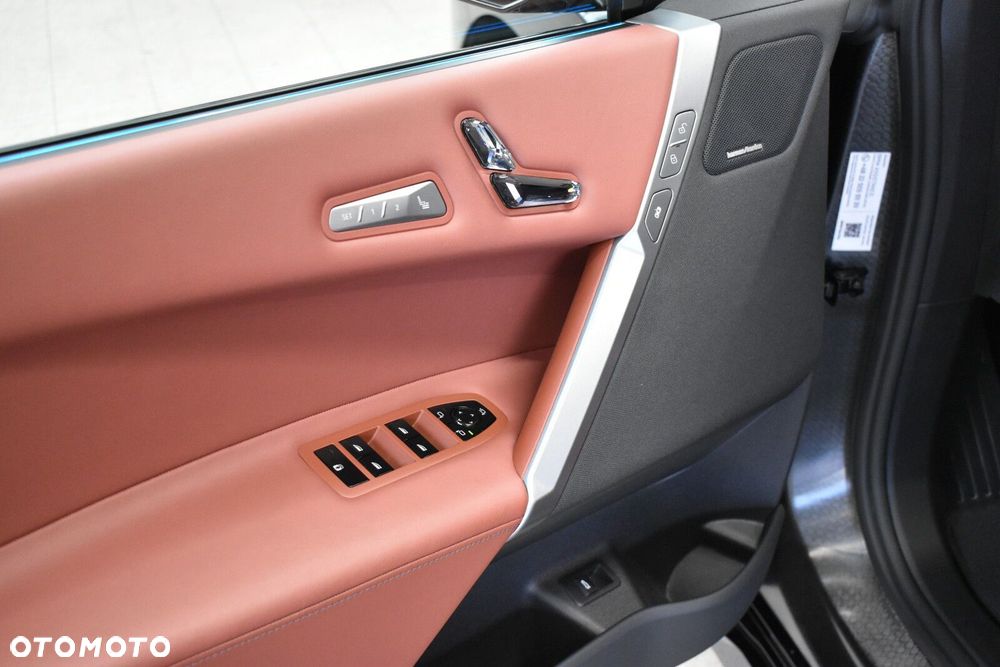 BMW iX - 8