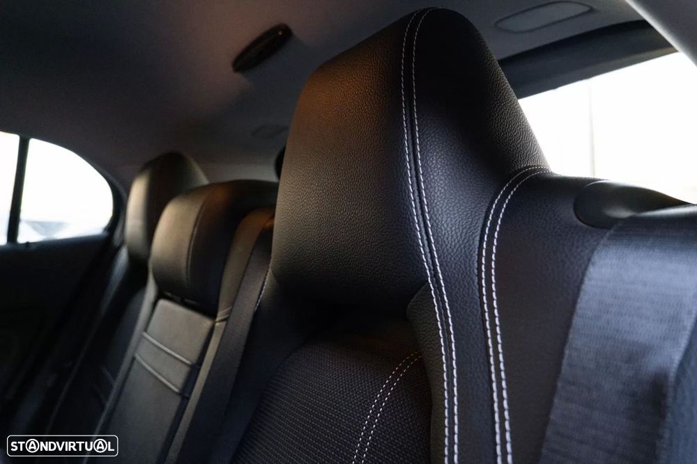 Mercedes-Benz GLA 200 - 11