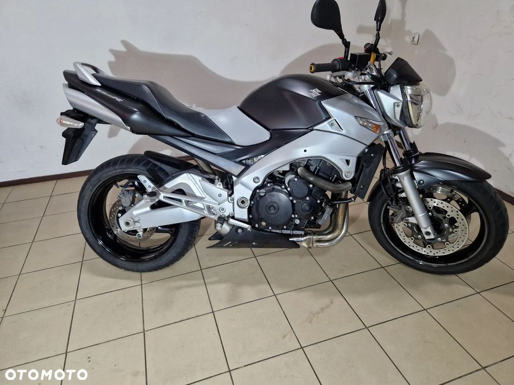 Suzuki GSR - 1