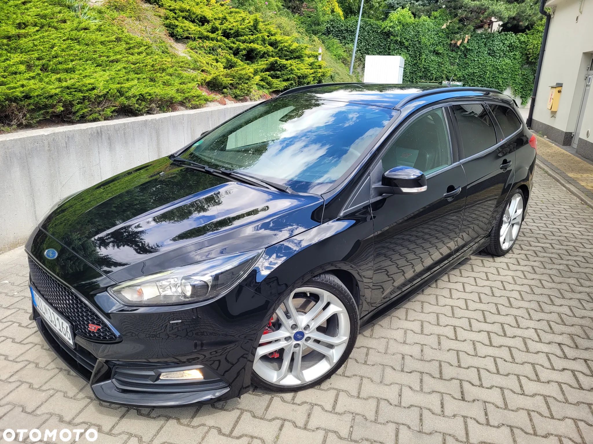Ford Focus Turnier 2.0 TDCi ST mit Leder-Sport-Paket - 1