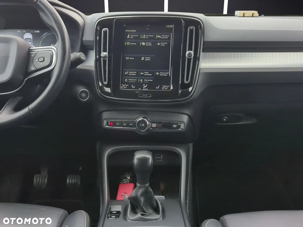 Volvo XC 40 T3 Momentum - 24
