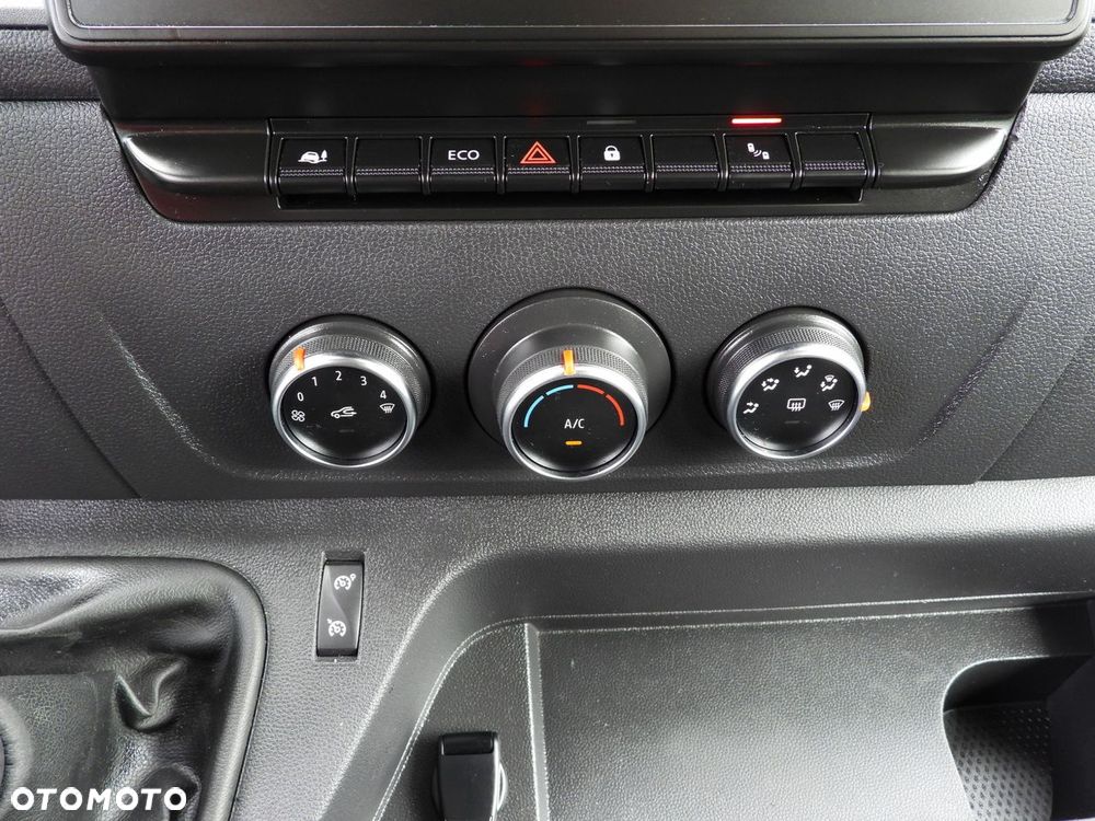 Renault MASTER  FURGON BRYGADÓWKA  7 MIEJSC TEMPOMAT NAWIGACJA LEDY KLIMATYZACJA  140KM - 35