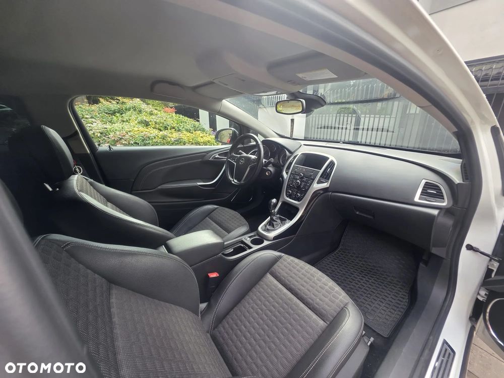 Opel Astra GTC 1.4 Turbo - 2