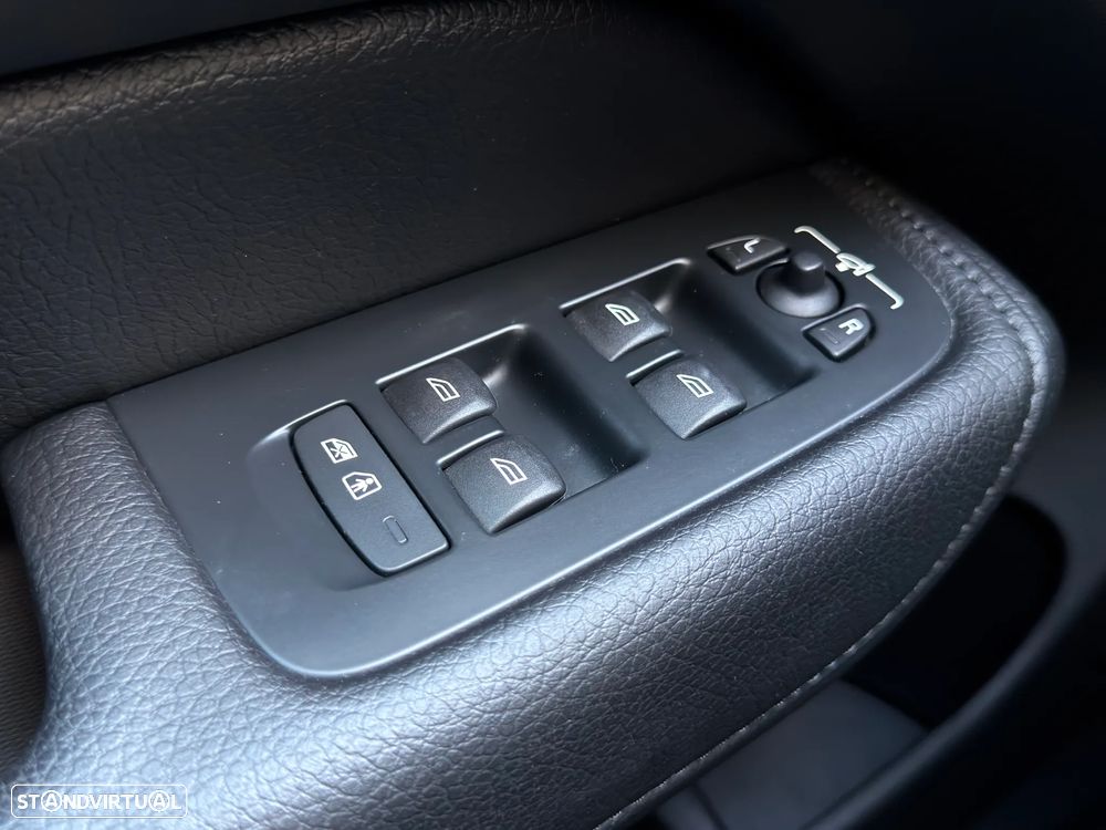 Volvo XC 60 2.0 T6 PHEV Inscription AWD - 22