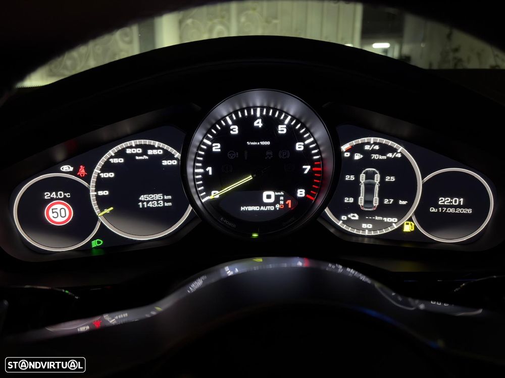 Porsche Panamera 4 E-Hybrid - 28