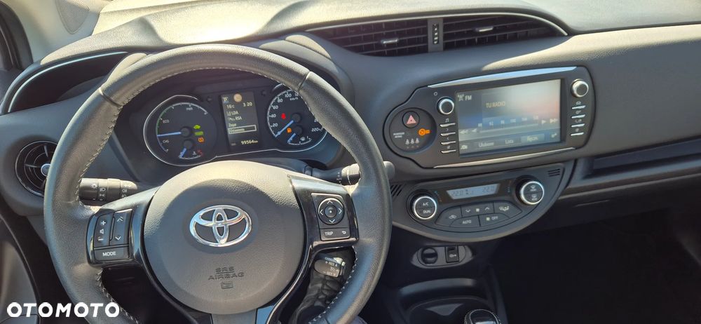Toyota Yaris Hybrid 100 Active - 12