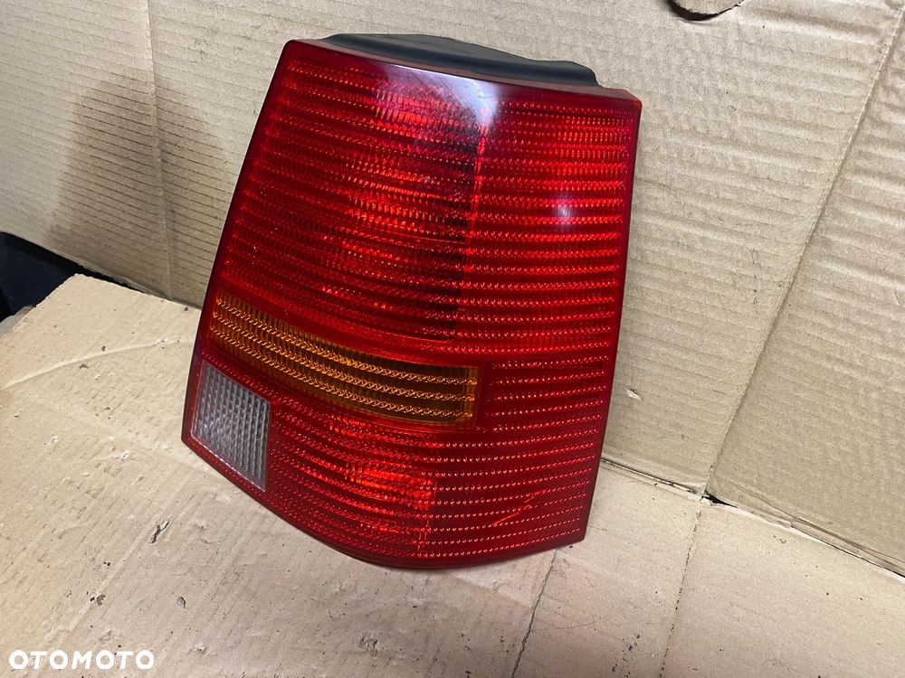 LAMPA TYLNA PRAWA VOLKSWAGEN VW GOLF IV 1J9945258A - 3