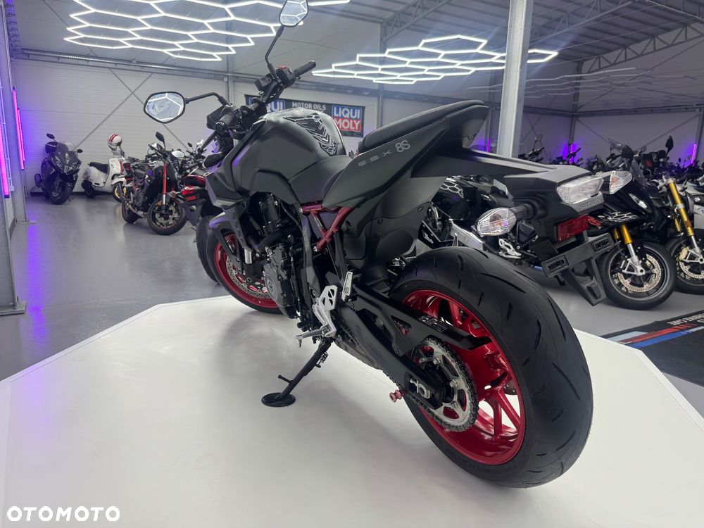 Suzuki GSX - 36