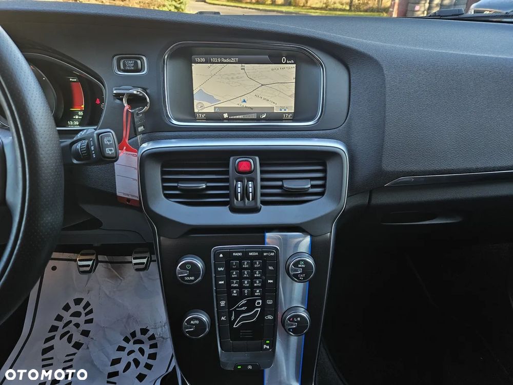 Volvo V40 D2 R-Design - 16