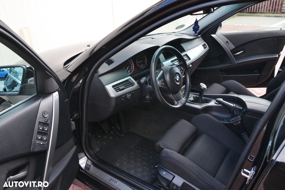 BMW Seria 5 520d Touring - 13