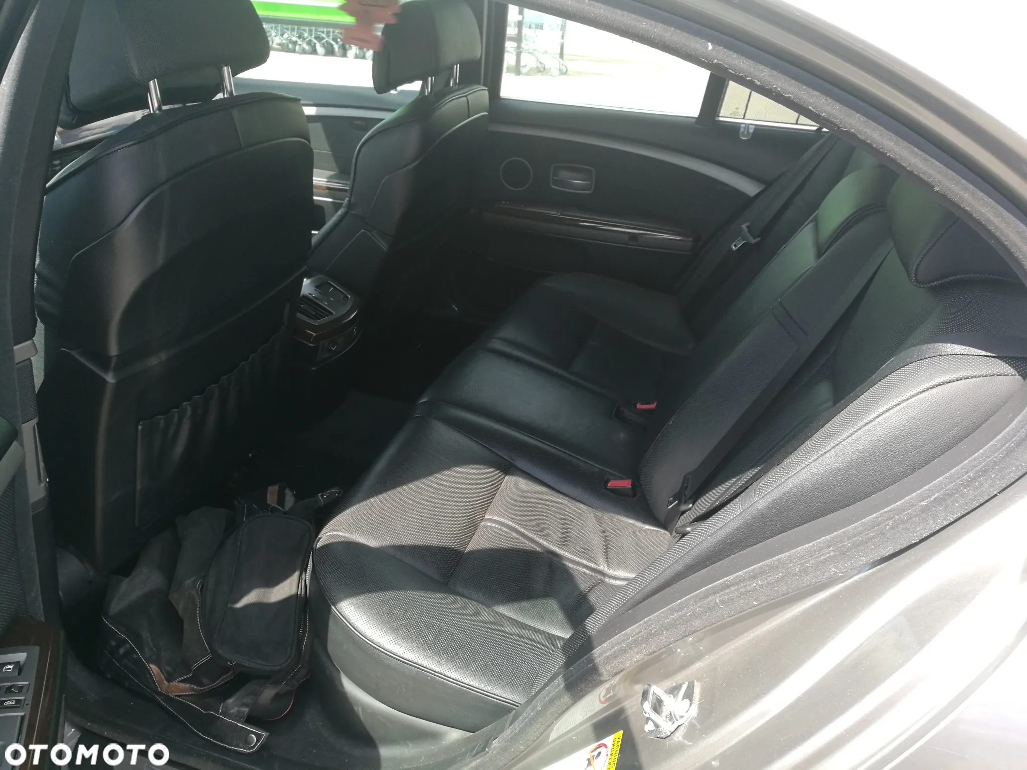 BMW Seria 7 745i - 8