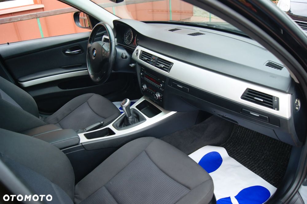 BMW Seria 3 320i Edition Sport - 34