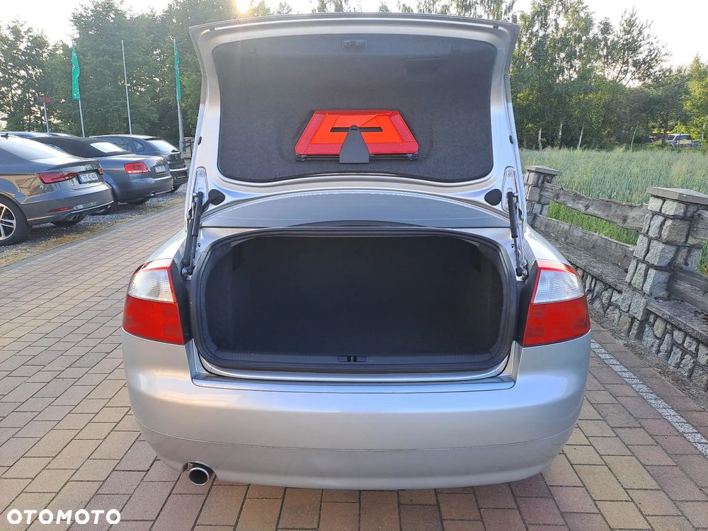 Audi A4 Limousine - 13