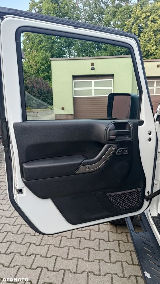 Jeep Wrangler - 10