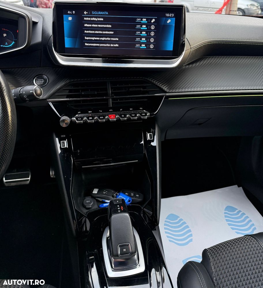 Peugeot 2008 PureTech 130 EAT8 GT Pack - 30