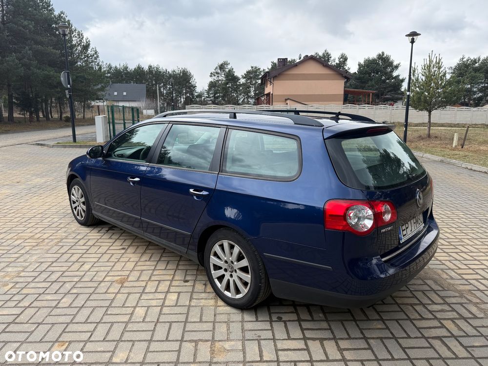 Volkswagen Passat - 4