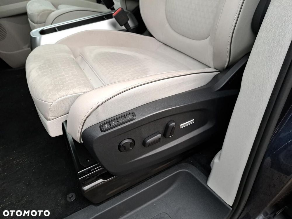 Volkswagen ID. Buzz 150 kW (204 PS) / skrzynia biegów: automatyczna 1 biegowa rozstaw osi: 2988 mm - 9
