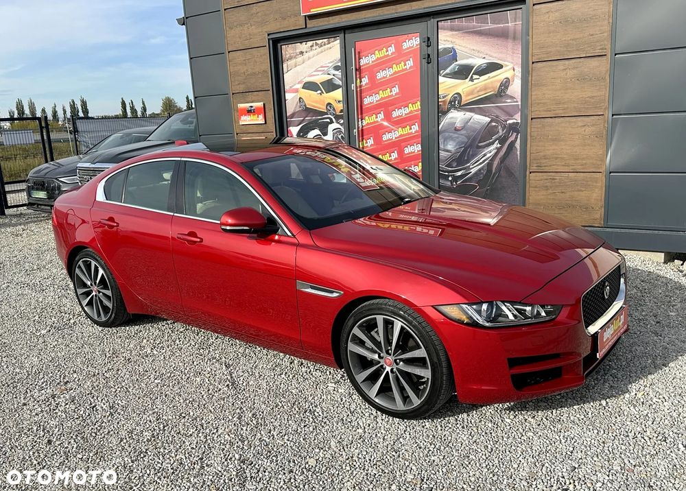 Jaguar XE 25t Prestige - 2