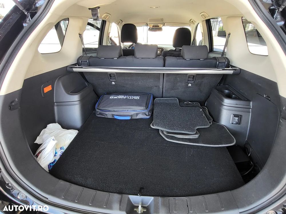 Mitsubishi Outlander PHEV 2.4 L 4X4 Instyle - 16