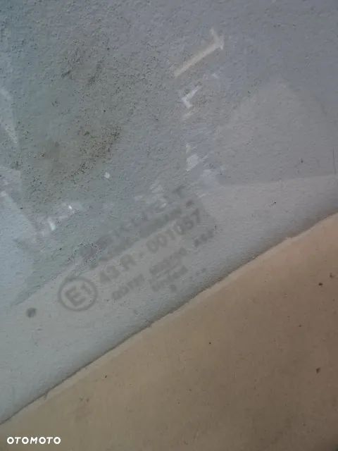 SZYBA DRZWI PRAWY TYŁ FORD FIESTA IV NR1515 - 2