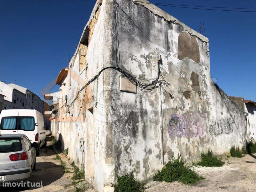 Apartamento T3 para recuperar no centro de Torres Novas - Grande imagem: 3/18