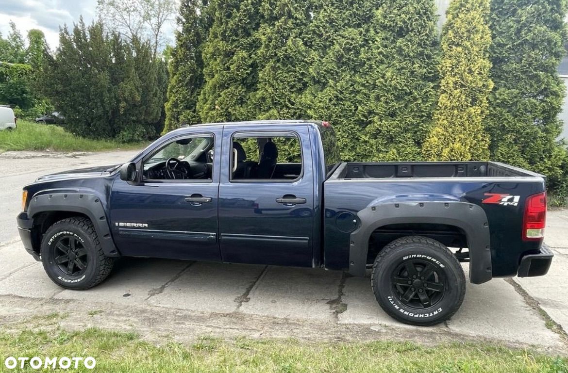 GMC Sierra - 1