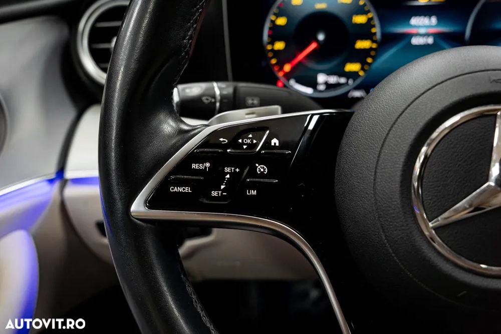 Mercedes-Benz E 220 d 4Matic 9G-TRONIC - 37