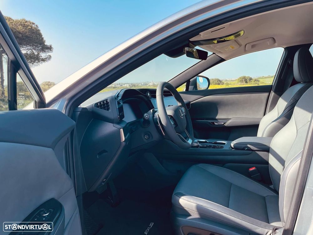 Lexus RZ 300e Premium - 12