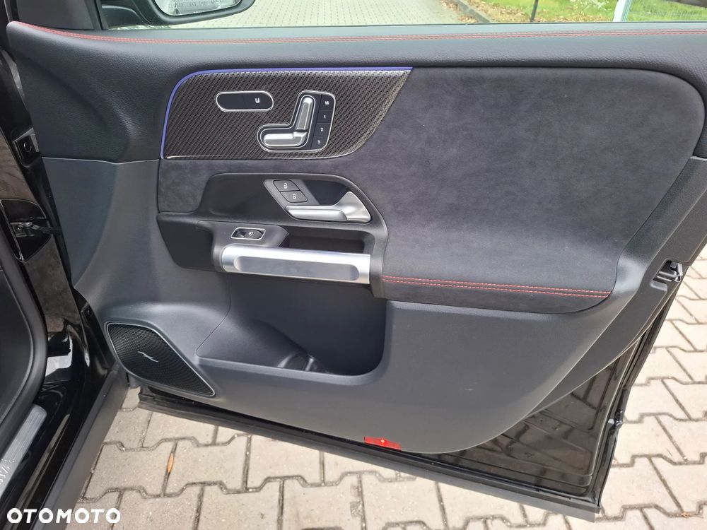 Mercedes-Benz GLB 250 4-Matic AMG Line 8G-DCT - 33